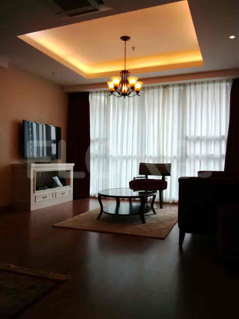 Living room with a sofa, tv, and a coffee table.