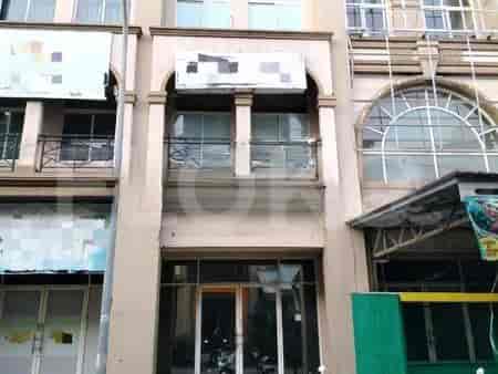 135 sqm, shophouse for rent in Galaxy, Bekasi Selatan - RKRf1f 1