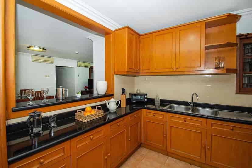 Rent 3 Bedroom on the 12th Floor of Senopati Apartment: Flokq 6