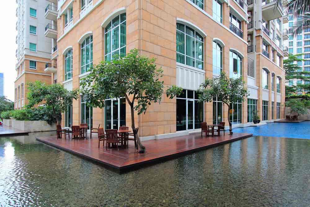 Kolam renang Pakubuwono Residence