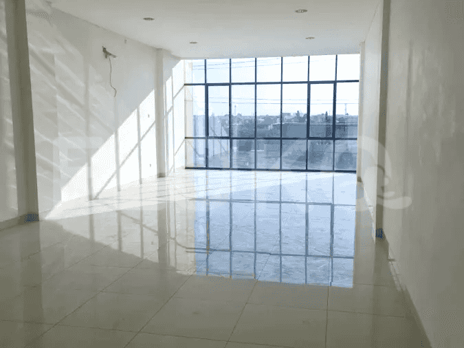 Disewakan Ruko Luas 336 m2 di Grand Kota Bintang, Bekasi - RKRbfa 4