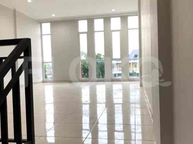 Disewakan Ruko Luas 239 m2 di Summarecon, Bekasi Utara - RKR056 4