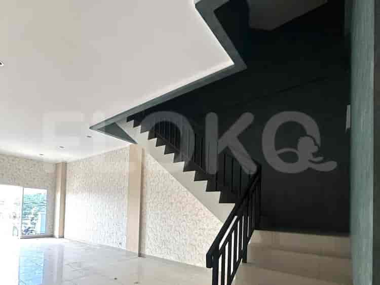 Disewakan Ruko Luas 239 m2 di Summarecon Burgundy Commercial, Bekasi Utara - RKR8da 3