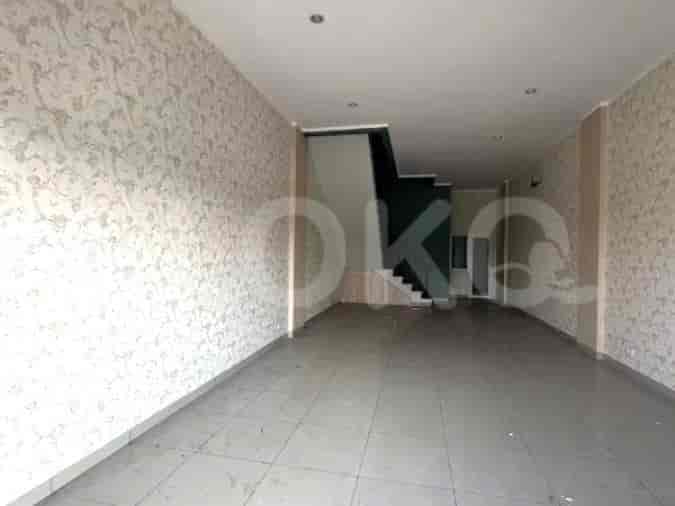 Disewakan Ruko Luas 240 m2 di Summarecon, Bekasi Utara - RKR95a 2