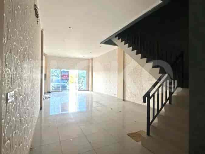Disewakan Ruko Luas 240 m2 di Summarecon, Bekasi Utara - RKR95a 3