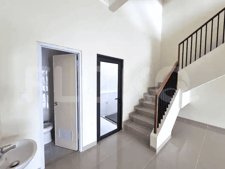 Disewakan Ruko Luas 225 m2 di Raya Gading Serpong, Gading Serpong - RKR9b0 1