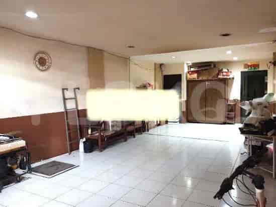 Disewakan Ruko Luas 240 m2 di Latumen Raya, Grogol 2