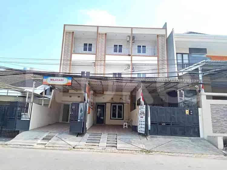 Disewakan Ruko Luas 300 m2 di Perumahan Green Garden Blok A13 no 8A, Kebon Jeruk - RKR2eb 1