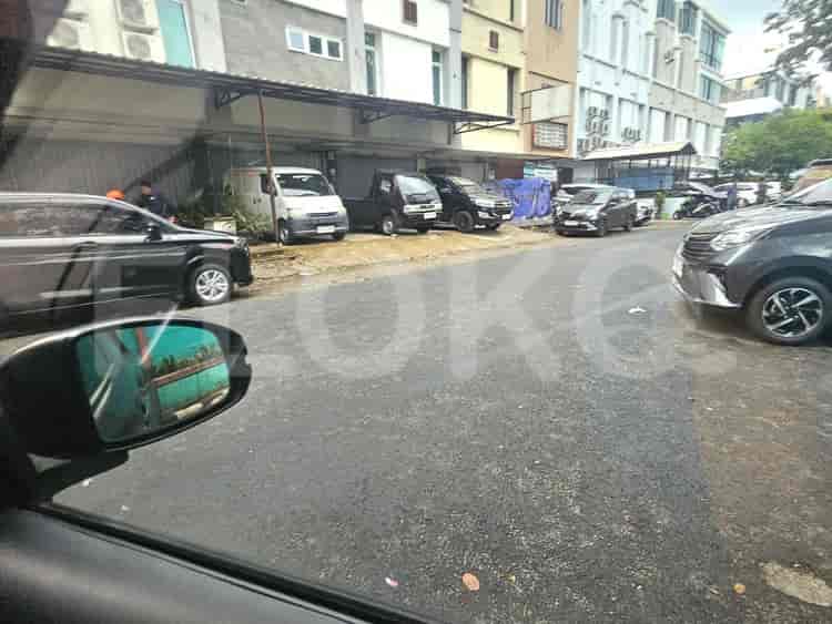 288 sqm, shophouse for rent in Boulevard Raya, Kelapa Gading - RKR27d 1