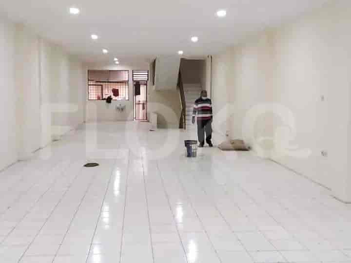 204 sqm, shophouse for rent in KH Wahid Hasyim, Tanah Abang - RKR345 1