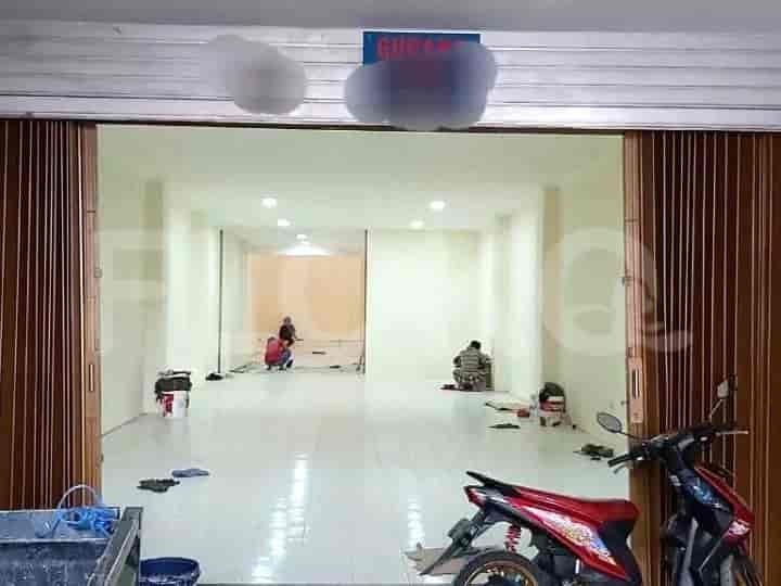 204 sqm, shophouse for rent in KH Wahid Hasyim, Tanah Abang - RKR345 4