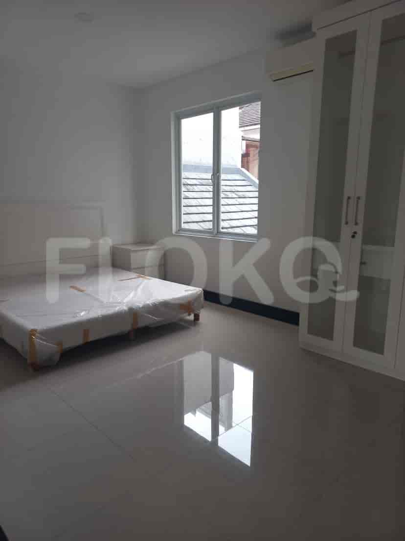 A second bedroom featuring a bed, air conditioning, and a large wardrobe.