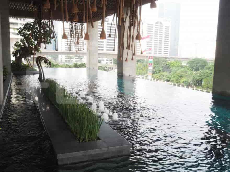 kolam renang sudirman suites jakarta