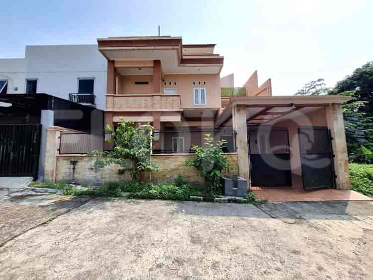 Dijual Rumah 3 BR, Luas 272 m2 di Nearby F2 sport center, Depok - RHASd71 1