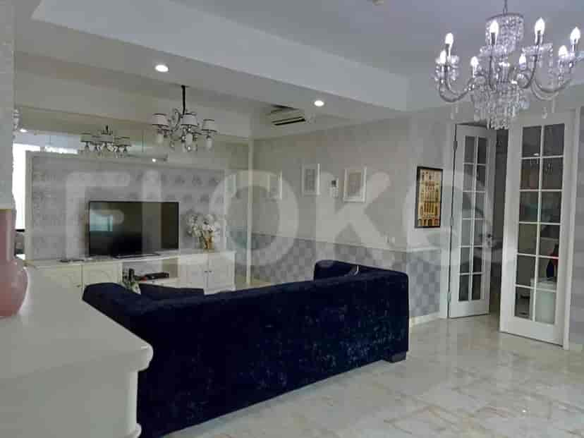 Another view of the living room.