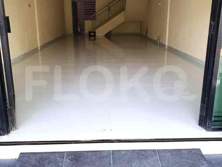Disewakan Ruko Luas 300 m2 di Gading Serpong, Gading Serpong - RKR97e 3