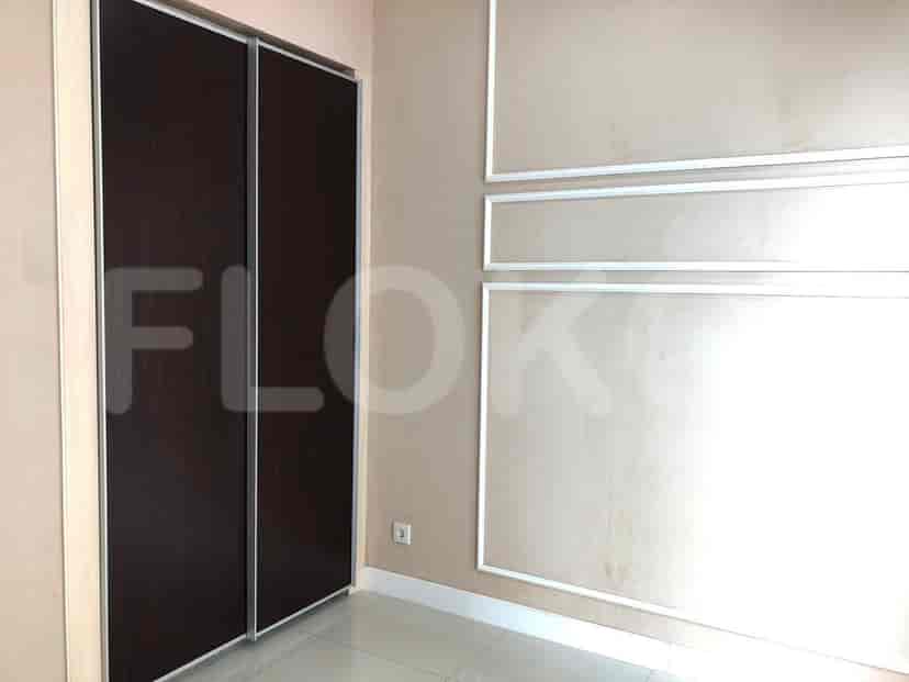 A bedroom with a closet.