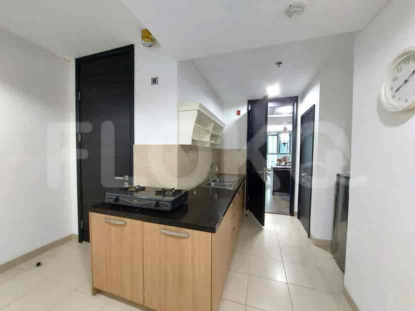 Another view of a modern kitchen
