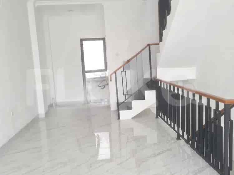 Disewakan Ruko Luas 150 m2 di Jalan Raya Rawamangun, Cipinang - RKR375 3