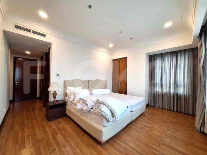 Master bedroom with a king-sized bed, closet and bedside lamps.