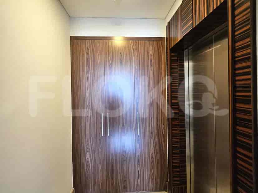 Entrance hallway with a large wardrobe and elevator access.