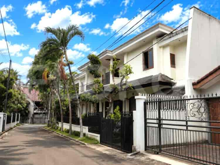 800 sqm, 5 BR house for rent in Patra Kuningan, Kuningan - RHA7b0 1