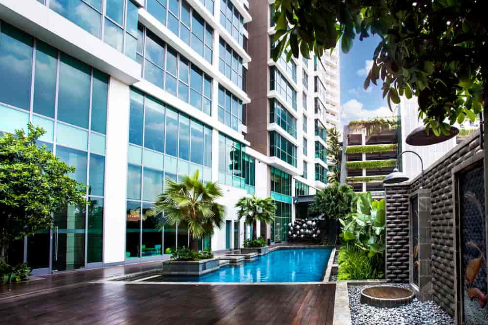 Kolam Renang Kemang Village Residence