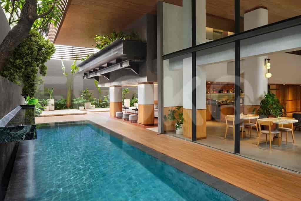 artotel kuningan pool_nw.jpg