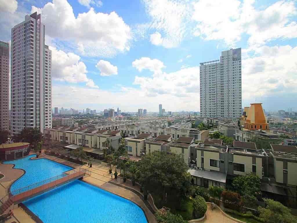 Kolam renang cosmo mansion