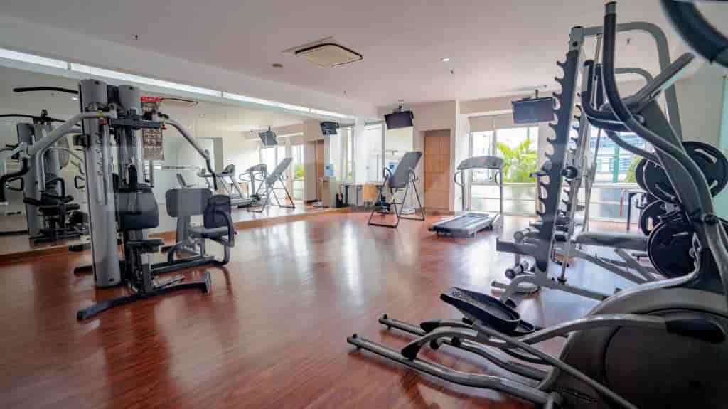 fx suites gym2_nw.jpg