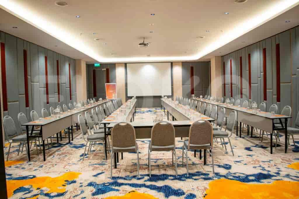fx suites meeting3_nw.jpg