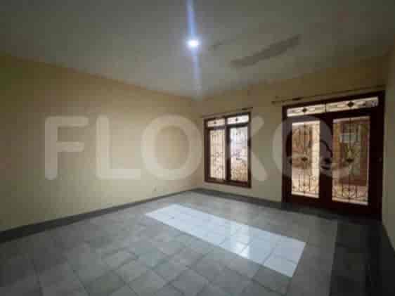 Disewakan Rumah 8 BR, Luas 500 m2 di Kebayoran Baru, Gandaria - RHAa02 1