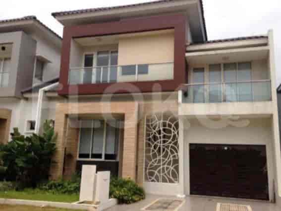 Disewakan Rumah 4 BR, Luas 216 m2 di Bintaro BSD, Tangerang - RHAde1 1