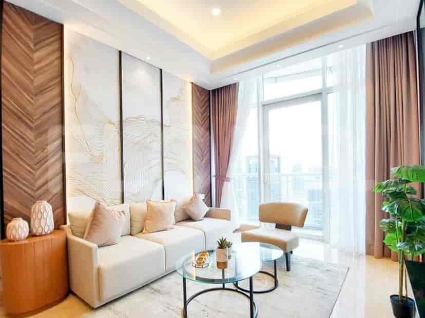 Modern living room featuring a TV, a sofa, and a dining area.
