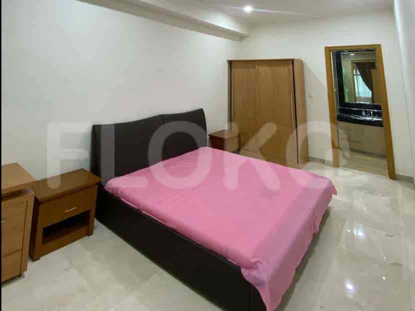 The bedroom features a king-size bed with a pink bedspread, nightstands, and wardrobe.