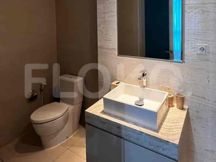 A modern bathroom with a toilet, a sink, and a vanity.