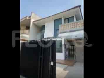 Disewakan Rumah 3 BR, Luas 320 m2 di Taman Modern Jl. Anyelir 1, Cakung - RHA7cd 1