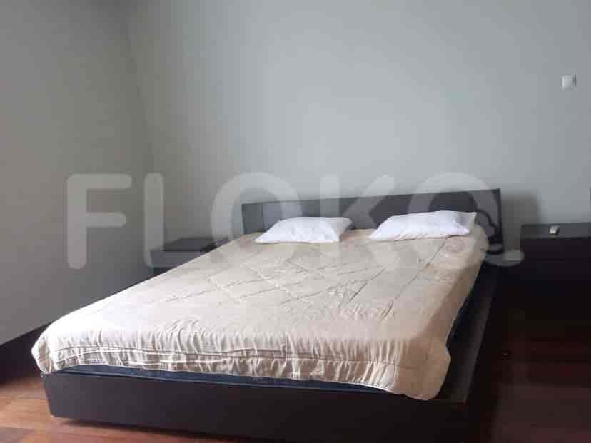 Bedroom with a bed and side tables