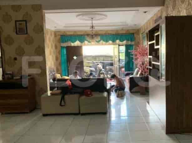180 sqm, 7 BR house for rent in Jl Tanjung Duren, Tanjung Duren - RHA4c6 1