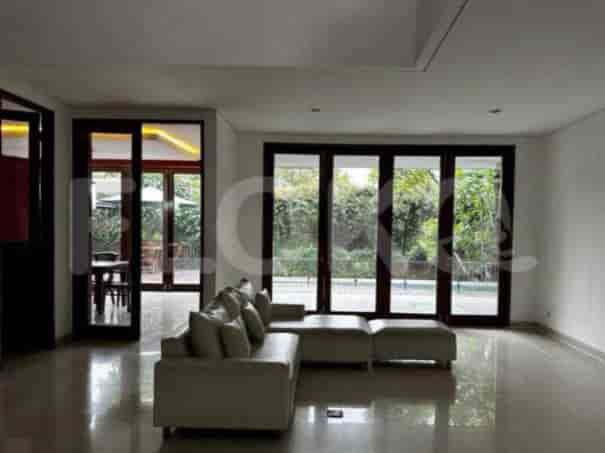 Disewakan Rumah 4 BR, Luas 650 m2 di Tebet - Jakarta Selatan, Tebet - RHA704 2