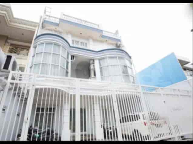 Dijual Rumah 9 BR, Luas 520 m2 di Citra Garden, Kebon Jeruk - RHAS9ca 1
