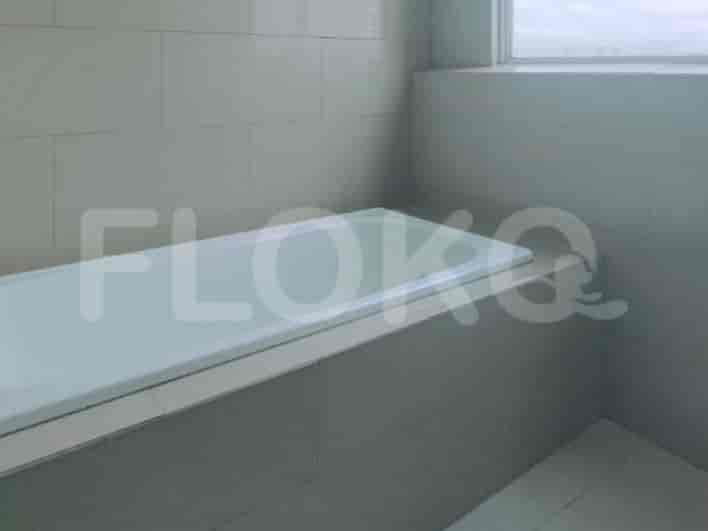 Bathroom with a bathtub.