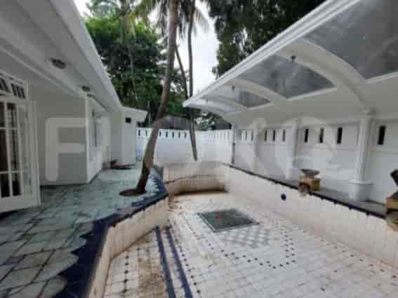 Disewakan Rumah 4 BR, Luas 900 m2 di Kebayoran Baru, Gandaria - RHA8c2 1