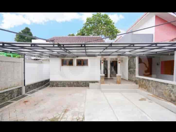 RHAS0fd | House for Sale in Cilandak with 2 Carports & Furnished 1