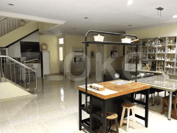 RHAS1d0 | House Kelapa Gading Sale with Open Plan Kitchen & Furnished 2