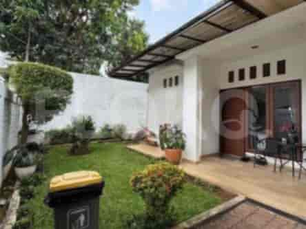 RHAS584 | House for Sale in Cilandak with Green Lawn 1