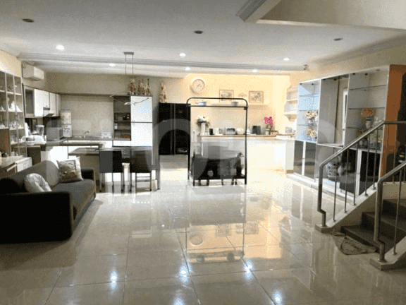 RHAS1d0 | House Kelapa Gading Sale with Open Plan Kitchen & Furnished 1