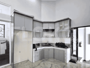 Dijual Rumah 3 BR, Luas 240 m2 di Lenteng Agung - Jakarta Selatan, Lenteng Agung - RHAS34d 5