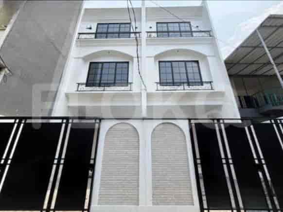162 sqm, 3 BR house for sale in Jelambar, Grogol - RHAS441 1