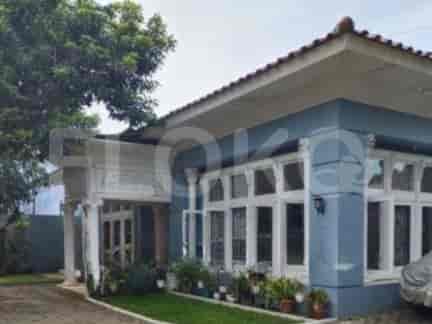 RHAS9fa | House for Sale in Tangerang with 5 Carports, 1st Floor 1